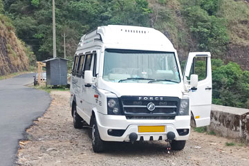 17 Seater Tempo Traveller